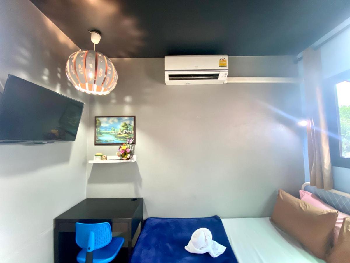 4J Lodge Банкок Екстериор снимка