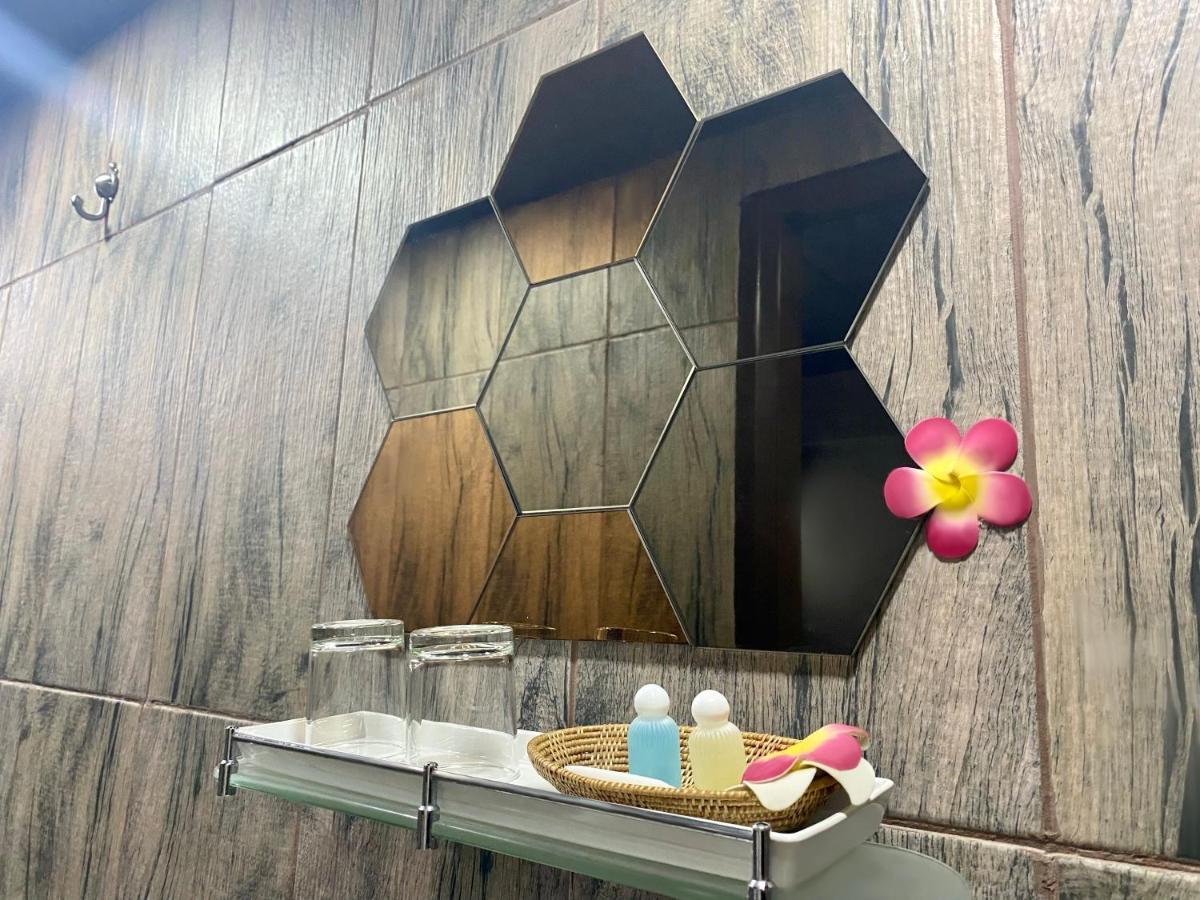 4J Lodge Банкок Екстериор снимка