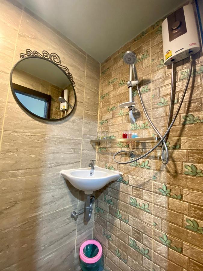 4J Lodge Банкок Екстериор снимка
