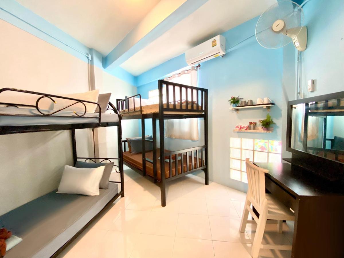4J Lodge Банкок Екстериор снимка