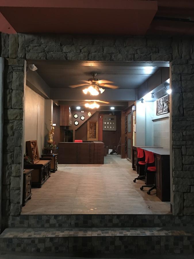 4J Lodge Банкок Екстериор снимка