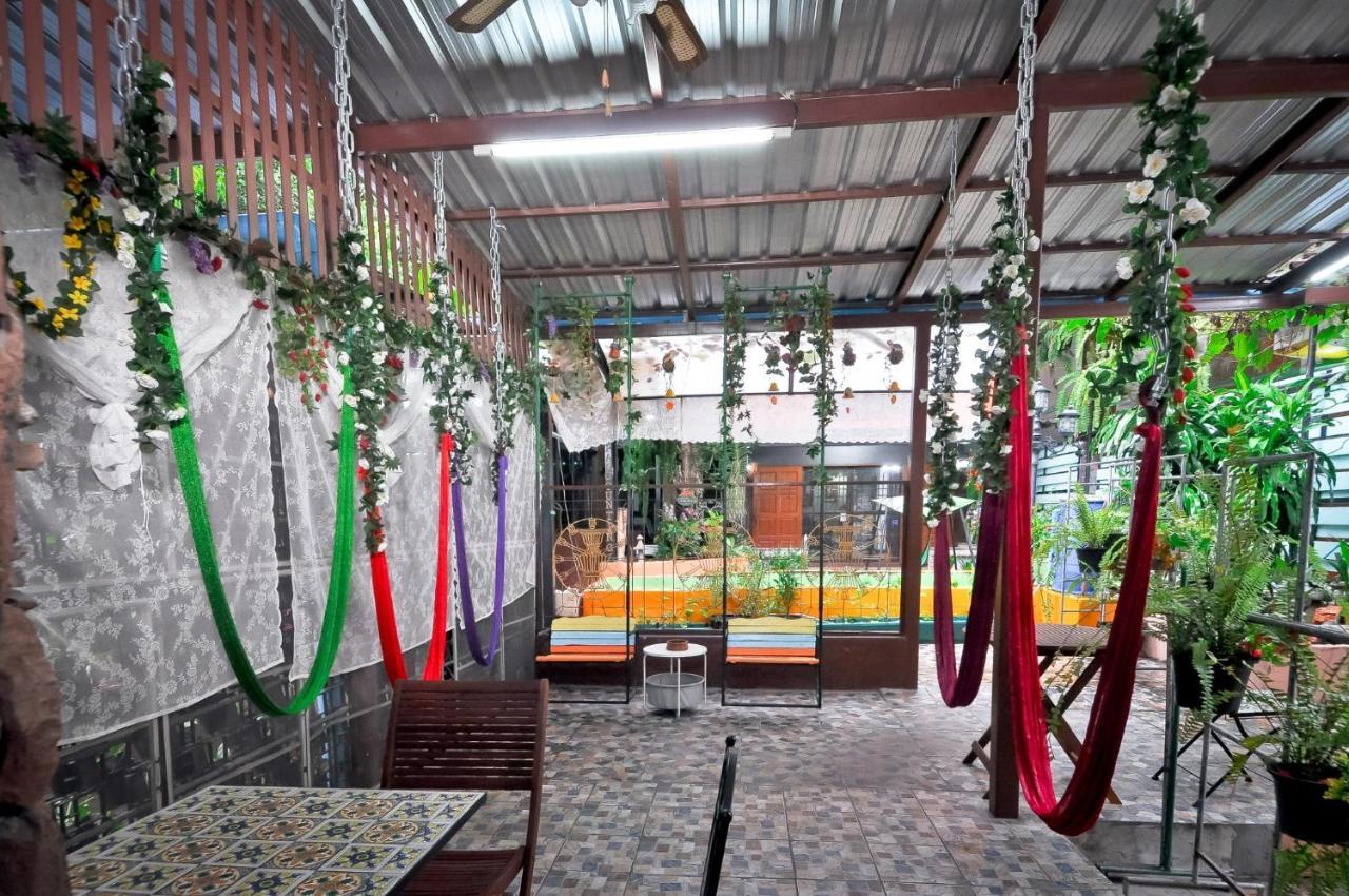 4J Lodge Банкок Екстериор снимка